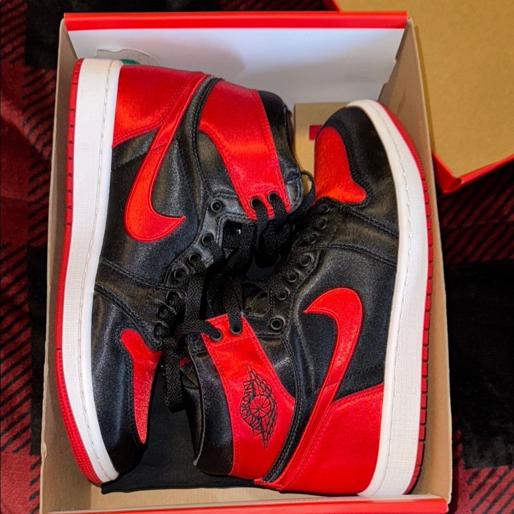Nike limited edition  Jordan High-Top Sneakers - for Women Black and Red. - Picture 7 of 9